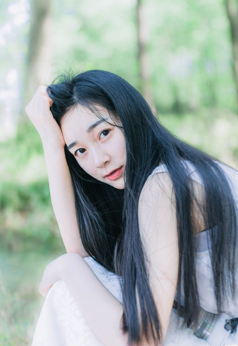 我愿意在父亲母亲丈夫的生命圆环里做最后离世的一个，如果我先去了，而将这份我已尝过的苦杯留给世上的父母，那么我是死不瞑目的，因为我已明白了爱，而我的爱有多深，我的牵挂和不舍便有多长。——三毛《梦里花落知多少》